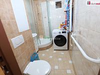 Krásný slunný byt v šestém patře (ze sedmi) panelového domu s výtahem v Sokolově - 6