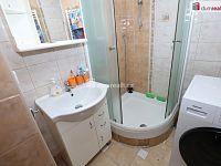 Krásný slunný byt v šestém patře (ze sedmi) panelového domu s výtahem v Sokolově - 7