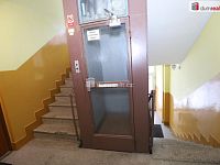 Krásný slunný byt v šestém patře (ze sedmi) panelového domu s výtahem v Sokolově - 8