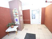 Krásný slunný byt v šestém patře (ze sedmi) panelového domu s výtahem v Sokolově - 9