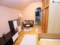 Krásný slunný útulný byt 1+1 v prvním patře cihlové vily v Karlových Varech - 2