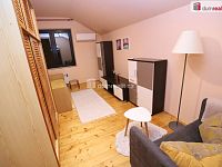 Krásný slunný útulný byt 1+1 v prvním patře cihlové vily v Karlových Varech - 3