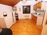 Krásný slunný útulný byt 1+1 v prvním patře cihlové vily v Karlových Varech - 4