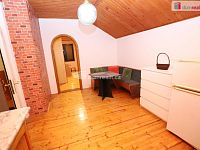 Krásný slunný útulný byt 1+1 v prvním patře cihlové vily v Karlových Varech - 5