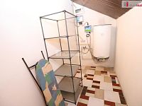 Krásný slunný útulný byt 1+1 v prvním patře cihlové vily v Karlových Varech - 7