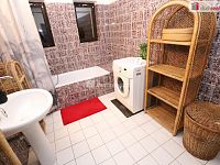 Krásný slunný útulný byt 1+1 v prvním patře cihlové vily v Karlových Varech - 8