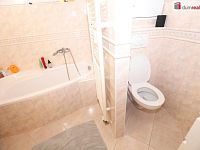 Krásný světlý byt 2+kk/2B/S ve druhé patře s výtahem v novostavbě domu v Karlových Varech - 17