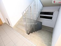 Krásný světlý byt 2+kk/2B/S ve druhé patře s výtahem v novostavbě domu v Karlových Varech - 19