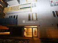 Krásný světlý byt 2+kk/2B/S ve druhé patře s výtahem v novostavbě domu v Karlových Varech - 22