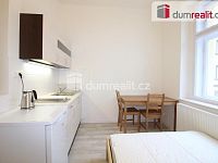 Pronájem bytu 1+kk 20 m2 P5 Smíchov zařízený po rekonstrukci cihla