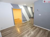 Krásný slunný byt 2+kk v pátém patře cihlového domu s výtahem v Karlových Varech - 2