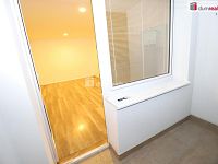 Krásný slunný byt 2+kk v pátém patře cihlového domu s výtahem v Karlových Varech - 9