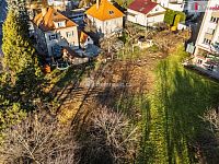 Prodej stavebního pozemku plochy 909m2 pro výstavbu dvojdomu užitné plochy 333,5m2 s krásným výhledem na Prahu, Davídkova ulice - 11