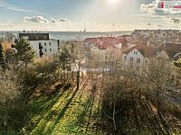 Prodej stavebního pozemku plochy 909m2 pro výstavbu dvojdomu užitné plochy 333,5m2 s krásným výhledem na Prahu, Davídkova ulice - 13