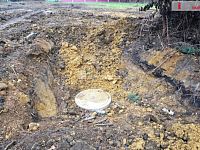 Prodej stavebního pozemku plochy 909m2 pro výstavbu dvojdomu užitné plochy 333,5m2 s krásným výhledem na Prahu, Davídkova ulice - Kanalizační šachta