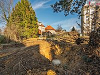 Prodej stavebního pozemku plochy 909m2 pro výstavbu dvojdomu užitné plochy 333,5m2 s krásným výhledem na Prahu, Davídkova ulice - kanalizační šachta