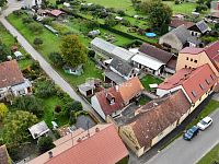 exkluzivní prodej částečně zrekonstruované usedlosti v obci Štěkeň - 2