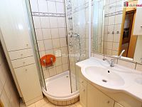 Prostorný udržovaný byt 3+1 v přízemí cihlové budově v klidné části Mariánských Lázních - 10