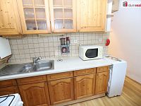 Prostorný udržovaný byt 3+1 v přízemí cihlové budově v klidné části Mariánských Lázních - 3