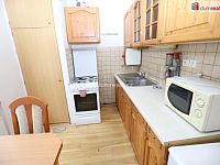 Prostorný udržovaný byt 3+1 v přízemí cihlové budově v klidné části Mariánských Lázních - 4