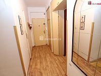 Prostorný udržovaný byt 3+1 v přízemí cihlové budově v klidné části Mariánských Lázních - 7