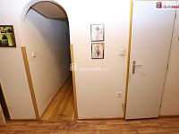 Prostorný udržovaný byt 3+1 v přízemí cihlové budově v klidné části Mariánských Lázních - 8