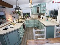 Krásný rodinný dům 5+kk ve vilové zástavbě se zahradou, parkovacím přístřeškem v Chebu - 10