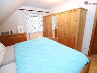 Krásný rodinný dům 5+kk ve vilové zástavbě se zahradou, parkovacím přístřeškem v Chebu - 13