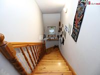 Krásný rodinný dům 5+kk ve vilové zástavbě se zahradou, parkovacím přístřeškem v Chebu - 16