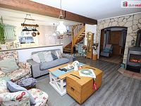 Krásný rodinný dům 5+kk ve vilové zástavbě se zahradou, parkovacím přístřeškem v Chebu - 2