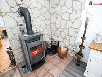 Krásný rodinný dům 5+kk ve vilové zástavbě se zahradou, parkovacím přístřeškem v Chebu - 22