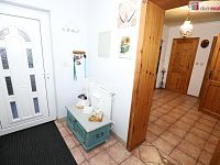 Krásný rodinný dům 5+kk ve vilové zástavbě se zahradou, parkovacím přístřeškem v Chebu - 23