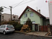 Krásný rodinný dům 5+kk ve vilové zástavbě se zahradou, parkovacím přístřeškem v Chebu - 25