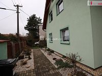 Krásný rodinný dům 5+kk ve vilové zástavbě se zahradou, parkovacím přístřeškem v Chebu - 27