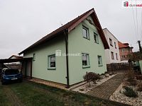 Krásný rodinný dům 5+kk ve vilové zástavbě se zahradou, parkovacím přístřeškem v Chebu - 28