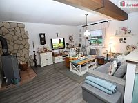 Krásný rodinný dům 5+kk ve vilové zástavbě se zahradou, parkovacím přístřeškem v Chebu - 4