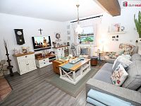 Krásný rodinný dům 5+kk ve vilové zástavbě se zahradou, parkovacím přístřeškem v Chebu - 5