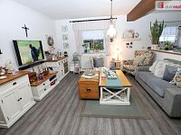 Krásný rodinný dům 5+kk ve vilové zástavbě se zahradou, parkovacím přístřeškem v Chebu - 6