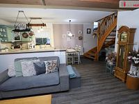 Krásný rodinný dům 5+kk ve vilové zástavbě se zahradou, parkovacím přístřeškem v Chebu - 7