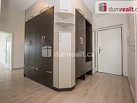 Pronájem bytu 4+kk 94 m2 Praha 4 Háje rezidenční komplex Milíčovský Háj, balkon, 2x WC, 2x garáž, sklep - 10