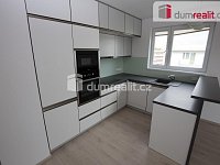 Pronájem bytu 4+kk 94 m2 Praha 4 Háje rezidenční komplex Milíčovský Háj, balkon, 2x WC, 2x garáž, sklep - 14