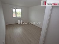 Pronájem bytu 4+kk 94 m2 Praha 4 Háje rezidenční komplex Milíčovský Háj, balkon, 2x WC, 2x garáž, sklep - 17