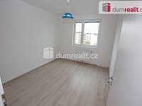 Pronájem bytu 4+kk 94 m2 Praha 4 Háje rezidenční komplex Milíčovský Háj, balkon, 2x WC, 2x garáž, sklep - 20