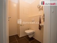 Pronájem bytu 4+kk 94 m2 Praha 4 Háje rezidenční komplex Milíčovský Háj, balkon, 2x WC, 2x garáž, sklep - 22