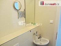 Pronájem bytu 4+kk 94 m2 Praha 4 Háje rezidenční komplex Milíčovský Háj, balkon, 2x WC, 2x garáž, sklep - 23