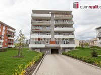 Pronájem bytu 4+kk 94 m2 Praha 4 Háje rezidenční komplex Milíčovský Háj, balkon, 2x WC, 2x garáž, sklep - 28