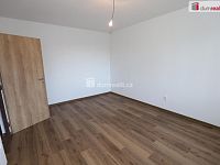 Krásný slunný byt 1+1 po kompletní rekonstrukci v panelovém domě v Chebu - 4