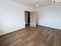 Krásný slunný byt 1+1 po kompletní rekonstrukci v panelovém domě v Chebu - 5