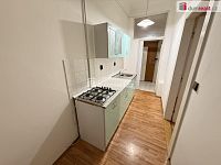 Pronájem 1+1 36 m2 P4 Nusle nezařízený cihla balkon