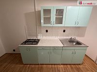 Pronájem 1+1 36 m2 P4 Nusle nezařízený cihla balkon - 3